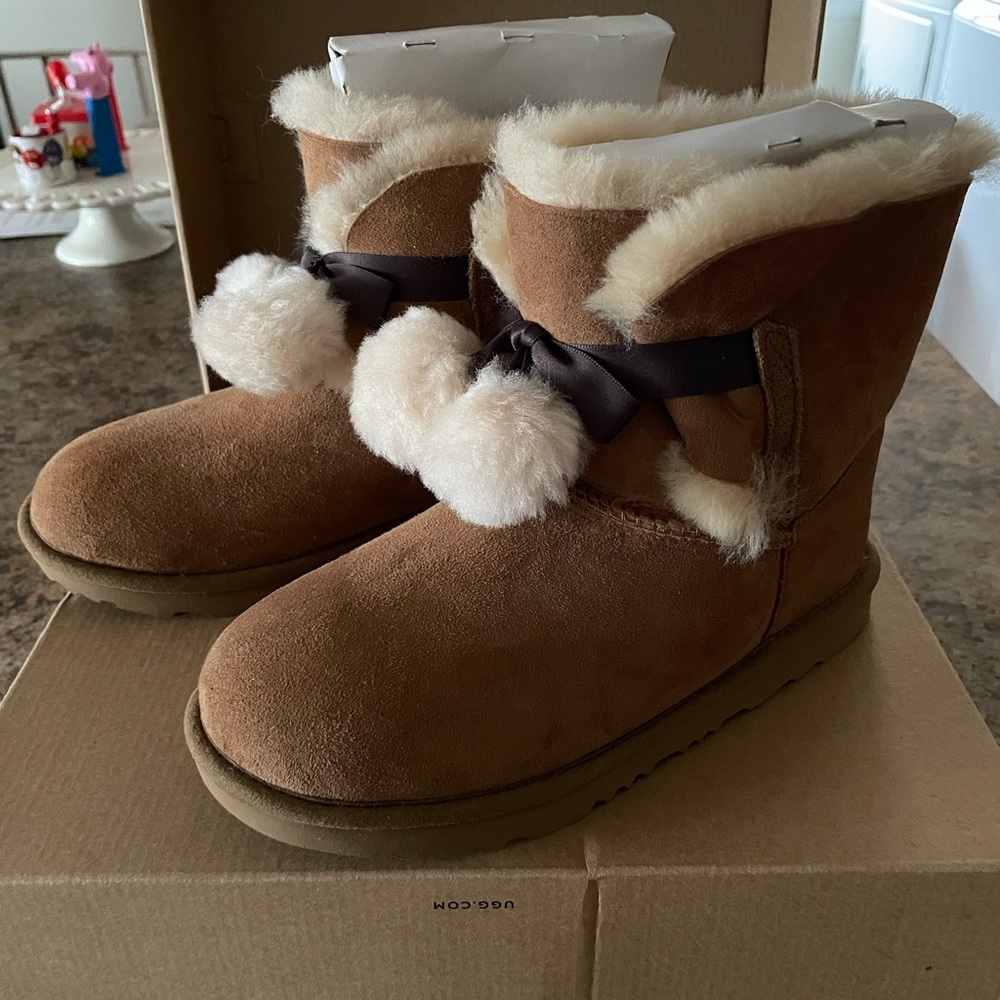 New! UGG Kids Gita Boots